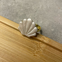 Load image into Gallery viewer, Seashell Nailfie Ring
