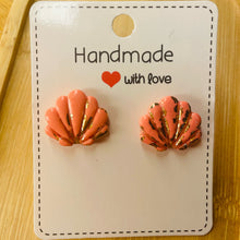 Load image into Gallery viewer, Coral Seashell Earring Bundle
