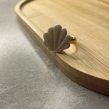 Load image into Gallery viewer, Seashell Nailfie Ring
