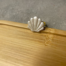 Load image into Gallery viewer, Seashell Nailfie Ring
