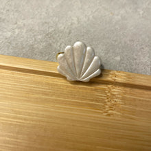Load image into Gallery viewer, Seashell Nailfie Ring
